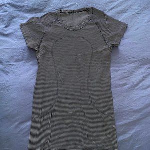 Lululemon tee